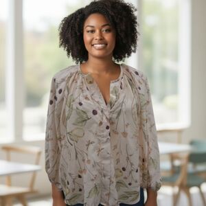 H&M Floral Blouse in Cream and Green Flowy Loose Comfy! M